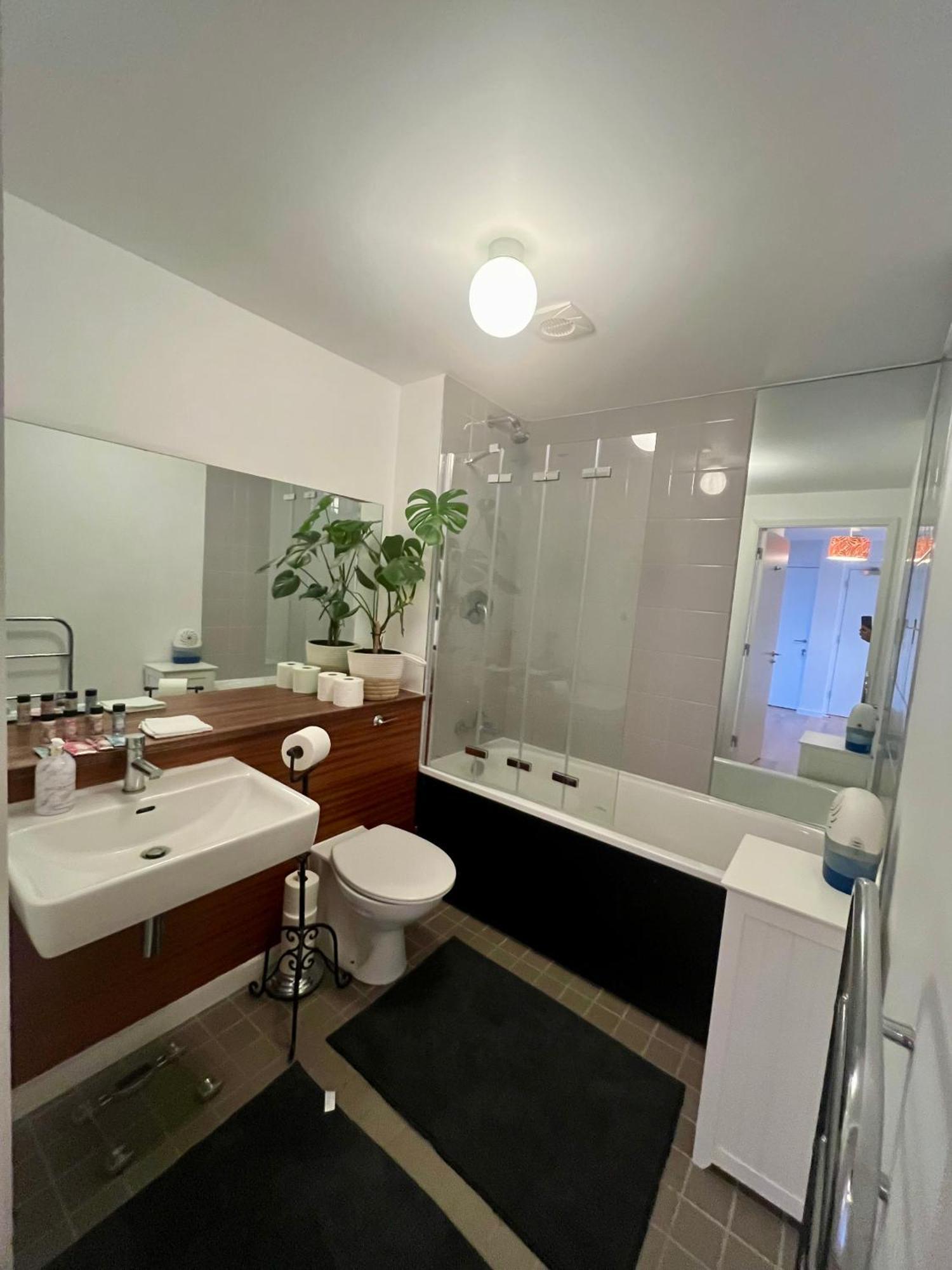 The Room King Size Bed And Private Bathroom Dublin Kültér fotó